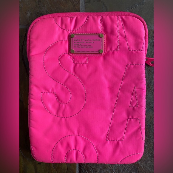 Marc Jacobs TABLET Case - hot pink. Soft interior, well protected. - Picture 2 of 8